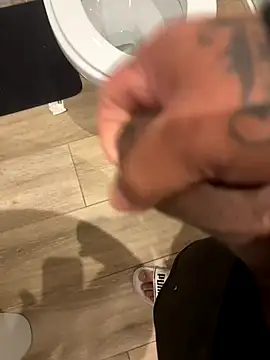 Snapshot of Pelotas2000 chatting on 11.24.25 Pelotas2000 online show from 11.24.25