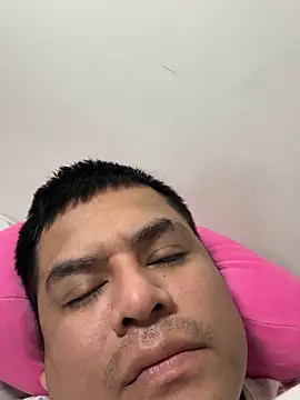 Snapshot of Pelotas2000 chatting on 11.26.25 Pelotas2000 online show from 11.26.25