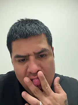 Snapshot of Pelotas2000 chatting on 11.30.25 Pelotas2000 online show from 11.30.25