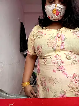 Snapshot of CUTE-LOVE-SWEETS chatting on 12.21.25 CUTE-LOVE-SWEETS online show from 12.21.25