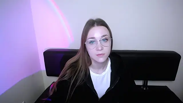 Snapshot of MillaTems_ chatting on 11.18.25 MillaTems online show from 11.18.25