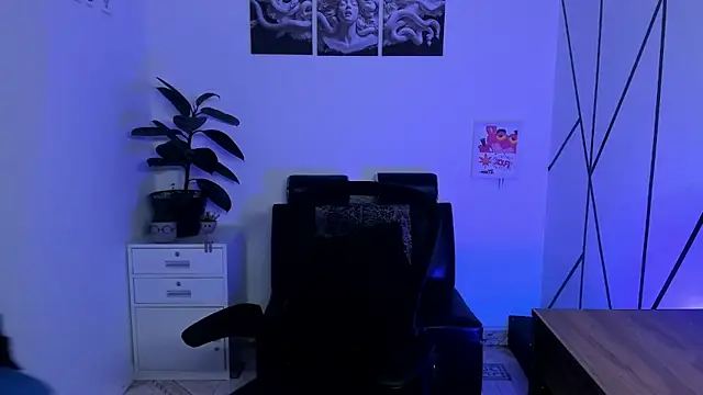 Snapshot of James_Adams_01 chatting on 11.28.25 James Adams 01 online show from 11.28.25