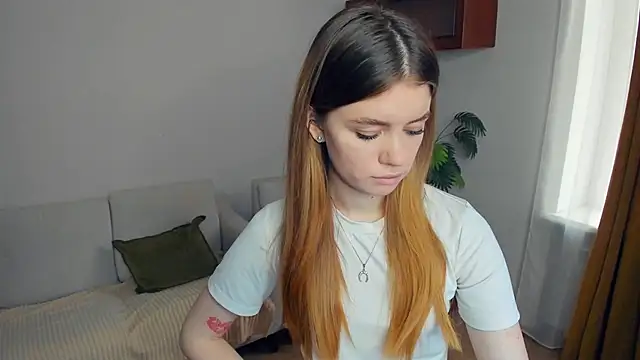 Snapshot of AngelesBenitz chatting on 11.22.25 AngelesBenitz online show from 11.22.25