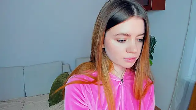 Snapshot of AngelesBenitz chatting on 12.14.25 AngelesBenitz online show from 12.14.25