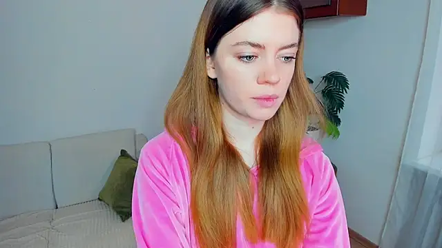 Snapshot of AngelesBenitz chatting on 12.19.25 AngelesBenitz online show from 12.19.25