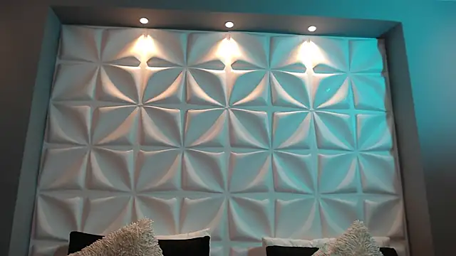 HorneyyQueen online show from 12.17.25