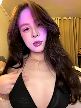 Snapshot of pupu_ chatting on 12.15.25 pupu online show from 12.15.25