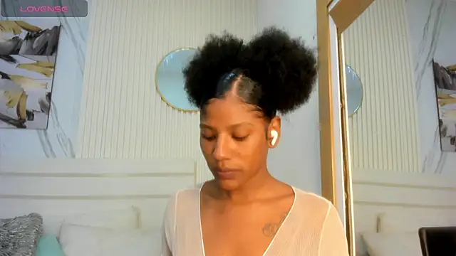 Snapshot of Afro_Luna chatting on 07.15.26 Afro Luna online show from 07.15.26