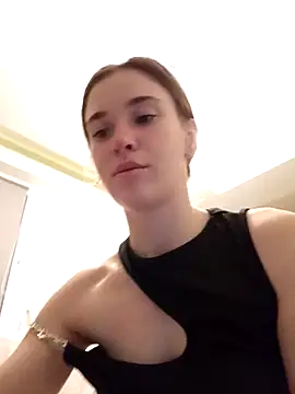 Snapshot of BarniLili chatting on 12.03.25 BarniLili online show from 12.03.25