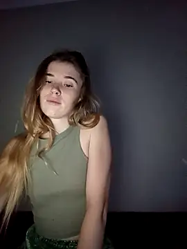 Snapshot of BarniLili chatting on 12.15.25 BarniLili online show from 12.15.25