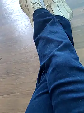 Snapshot of braidqueen00 chatting on 12.18.25 braidqueen00 online show from 12.18.25