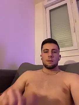 Snapshot of Matt02fr chatting on 12.16.25 Matt02fr online show from 12.16.25