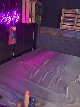 Shy-Ivy online show from 12.22.25