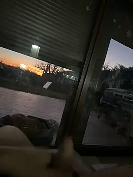 Snapshot of Locotre22 chatting on 12.18.25 Locotre22 online show from 12.18.25