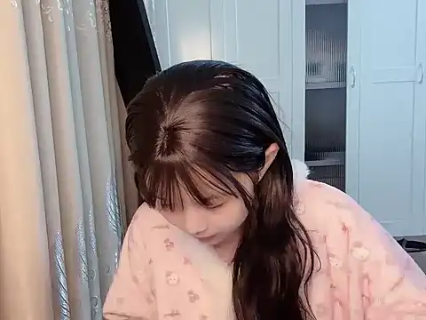 Snapshot of bunny-- chatting on 11.19.25 bunny-- online show from 11.19.25