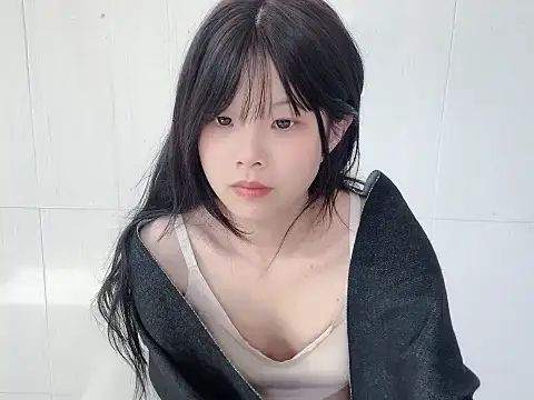 Snapshot of bunny-- chatting on 11.28.25 bunny-- online show from 11.28.25