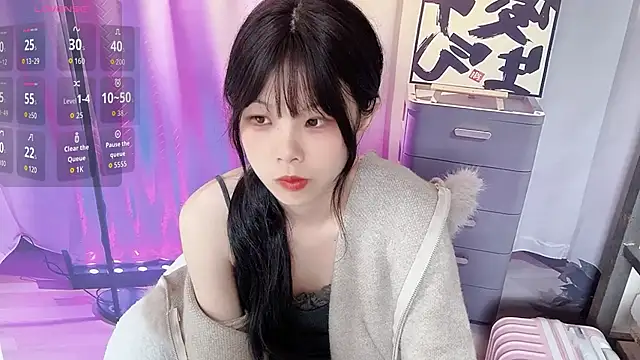 Snapshot of bunny-- chatting on 12.03.25 bunny-- online show from 12.03.25