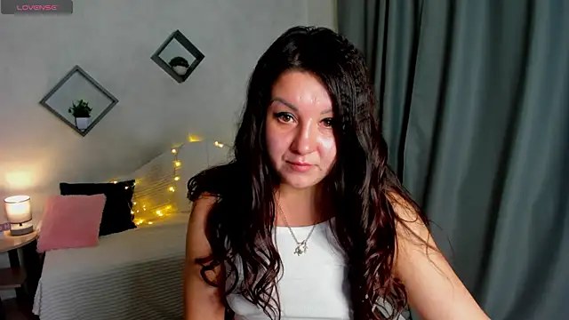 Snapshot of still__her chatting on 11.24.25 still her online show from 11.24.25