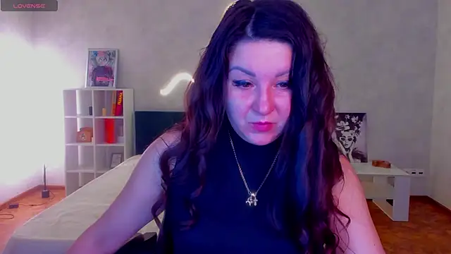 Snapshot of still__her chatting on 11.26.25 still her online show from 11.26.25