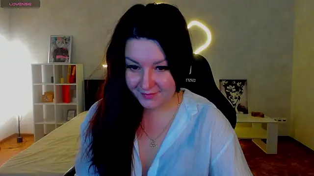 Snapshot of still__her chatting on 11.27.25 still her online show from 11.27.25