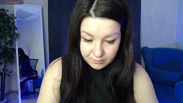 Snapshot of still__her chatting on 12.03.25 still her online show from 12.03.25