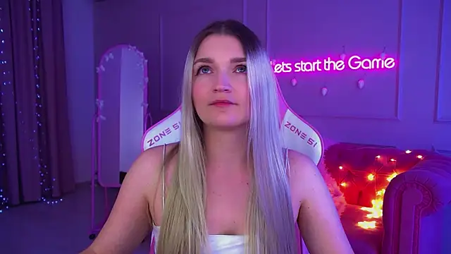 Snapshot of AnnyRaii chatting on 12.05.25 AnnyRaii online show from 12.05.25