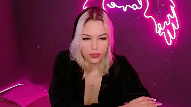 Snapshot of _shy_angel chatting on 11.18.25 shy angel online show from 11.18.25