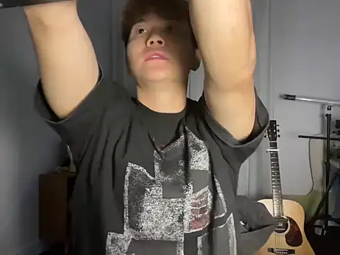 Snapshot of Juhone chatting on 11.21.25 Juhone online show from 11.21.25