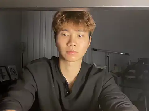 Snapshot of Juhone chatting on 11.28.25 Juhone online show from 11.28.25