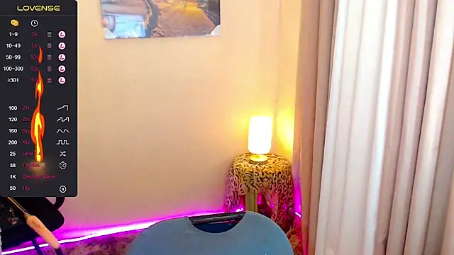 Snapshot of SquirtyLillyx chatting on 12.16.25 SquirtyLillyx online show from 12.16.25