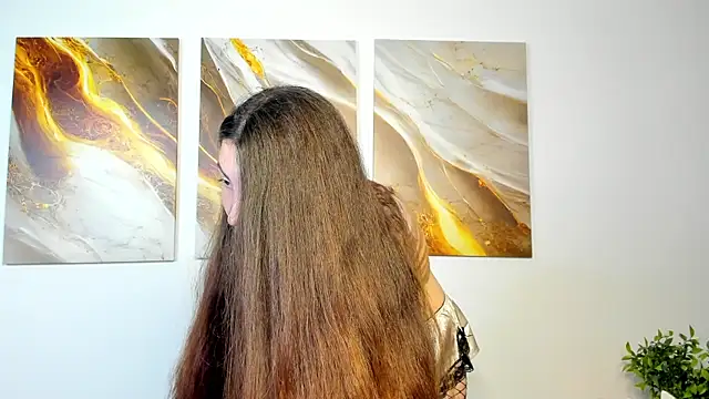 Snapshot of LiraRevery chatting on 11.25.25 LiraRevery online show from 11.25.25