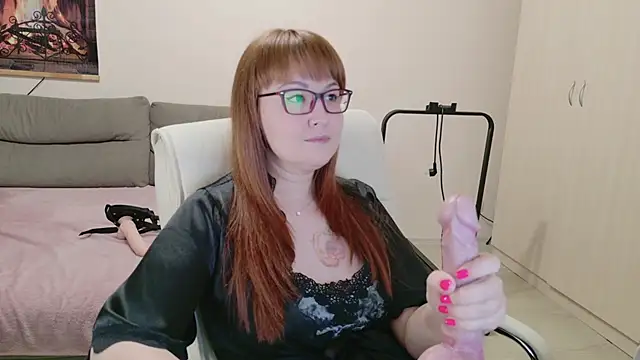 Snapshot of Foxy-lady chatting on 10.22.25 Foxy-lady online show from 10.22.25