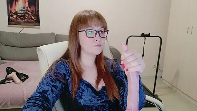 Snapshot of Foxy-lady chatting on 10.27.25 Foxy-lady online show from 10.27.25