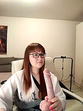 Snapshot of Foxy-lady chatting on 10.30.25 Foxy-lady online show from 10.30.25