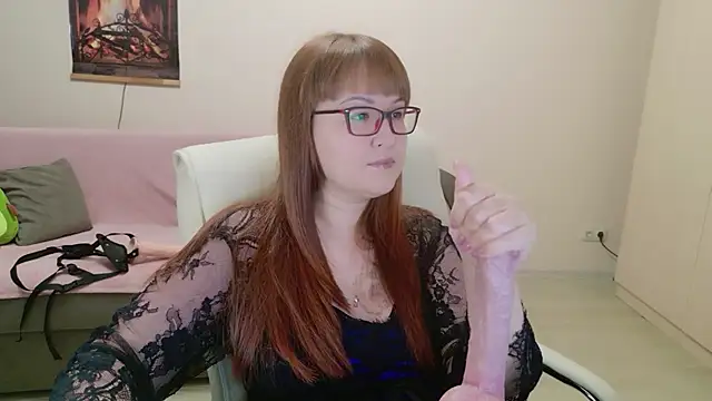 Snapshot of Foxy-lady chatting on 11.21.25 Foxy-lady online show from 11.21.25