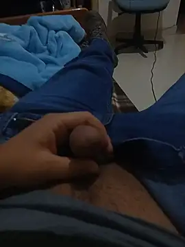 Snapshot of ouchenshadow2975 chatting on 11.24.25 ouchenshadow2975 online show from 11.24.25