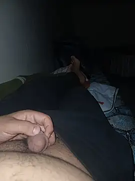 Snapshot of ouchenshadow2975 chatting on 11.30.25 ouchenshadow2975 online show from 11.30.25