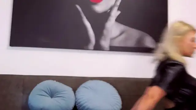 Snapshot of KaylinJan chatting on 11.26.25 KaylinJan online show from 11.26.25