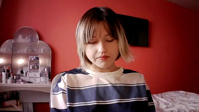 Snapshot of SkylaPorter chatting on 12.15.25 SkylaPorter online show from 12.15.25