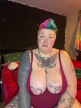 Snapshot of DamagedGoddessX chatting on 11.26.25 DamagedGoddessX online show from 11.26.25