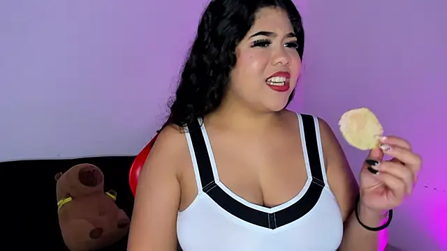 Snapshot of Amanda_Mooree chatting on 12.05.25 Amanda Mooree online show from 12.05.25