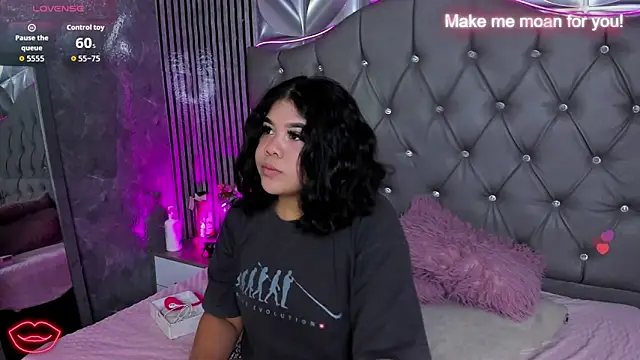 Amanda Mooree online show from 05.17.26