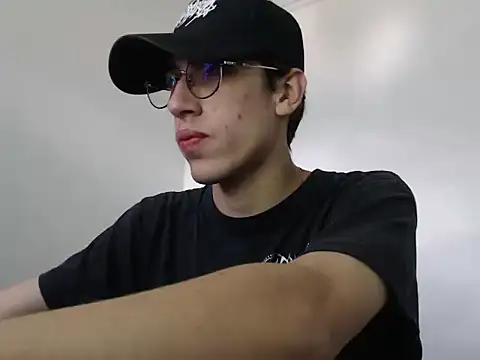 Snapshot of Dio__morningstar chatting on 11.18.25 Dio morningstar online show from 11.18.25