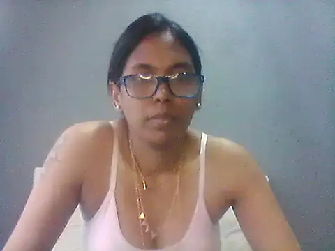 Snapshot of TiaBlaze chatting on 12.03.25 TiaBlaze online show from 12.03.25