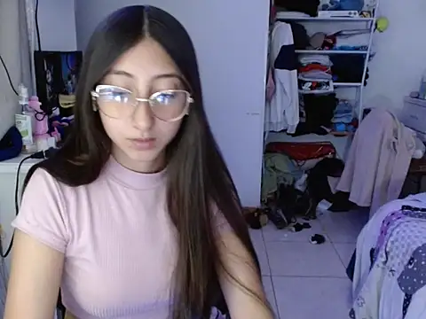 Snapshot of Nanylux chatting on 12.01.25 Nanylux online show from 12.01.25