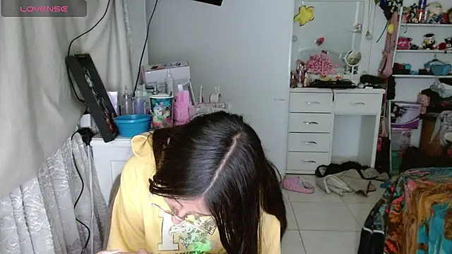 Snapshot of Nanylux chatting on 12.18.25 Nanylux online show from 12.18.25