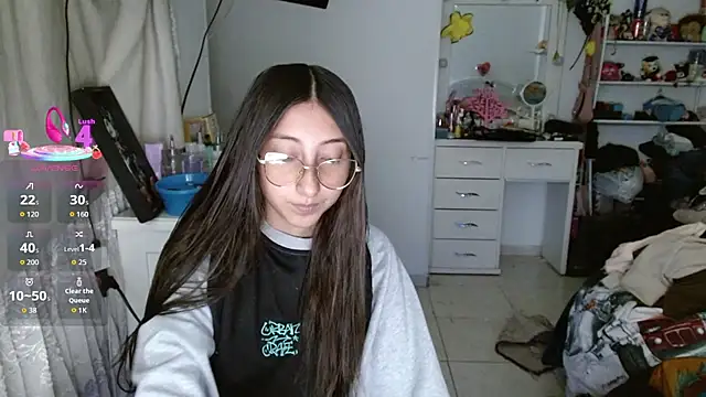 Snapshot of Nanylux chatting on 12.20.25 Nanylux online show from 12.20.25