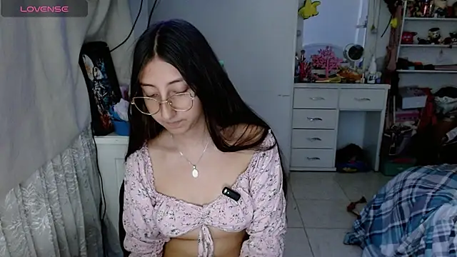 Snapshot of Nanylux chatting on 01.17.26 Nanylux online show from 01.17.26