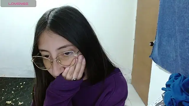 Snapshot of Nanylux chatting on 04.12.26 Nanylux online show from 04.12.26