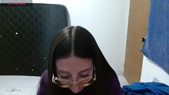 Snapshot of Nanylux chatting on 04.13.26 Nanylux online show from 04.13.26